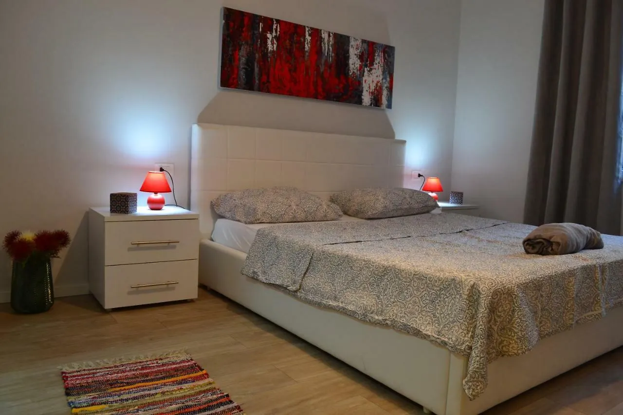 טיראנה Aba Apartment אלבניה
